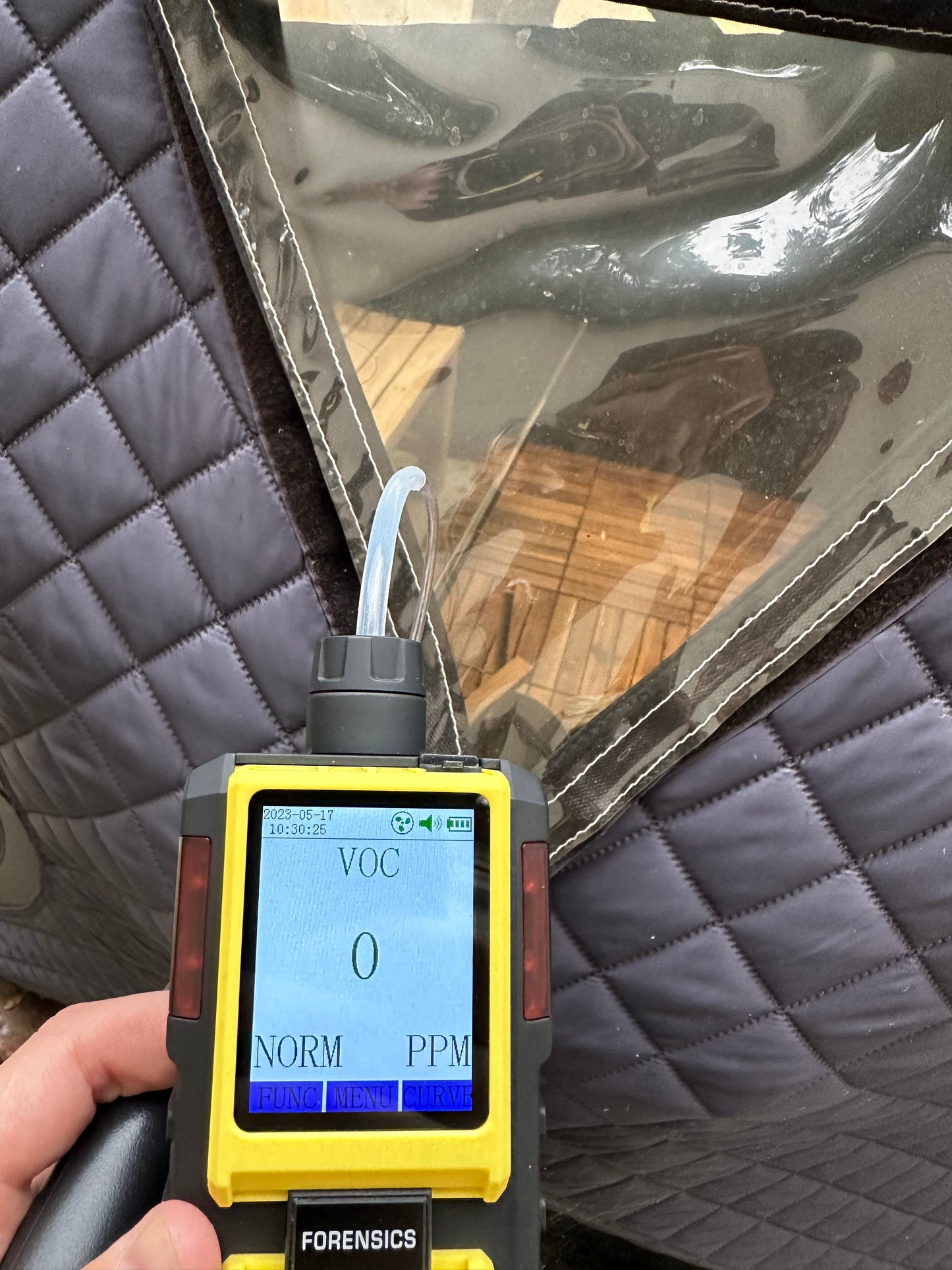 A VOC meter showing Sweat Tent portable saunas giving off zero VOCs